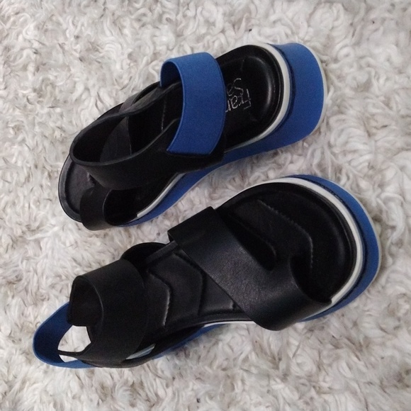 Sandals - Picture 3 of 3